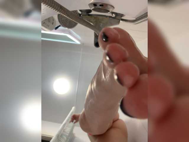 EmmaWise2211 live cam on BongaCams