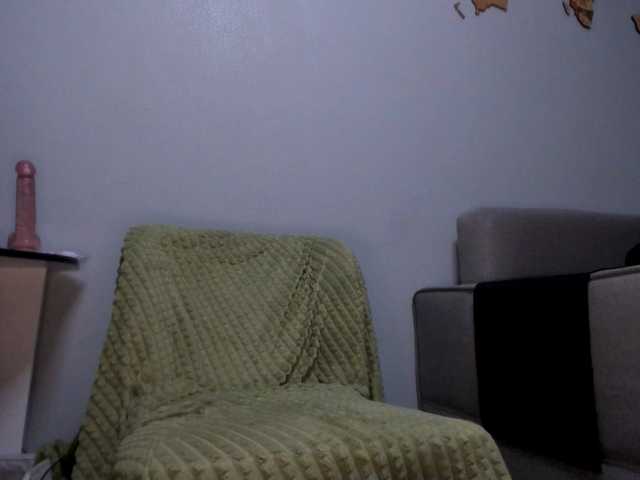 EmmaWise2211 live cam on BongaCams