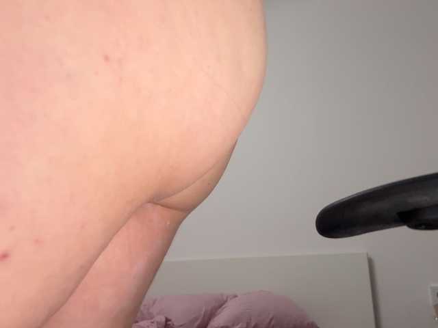 EmmaWise2211 live cam on BongaCams