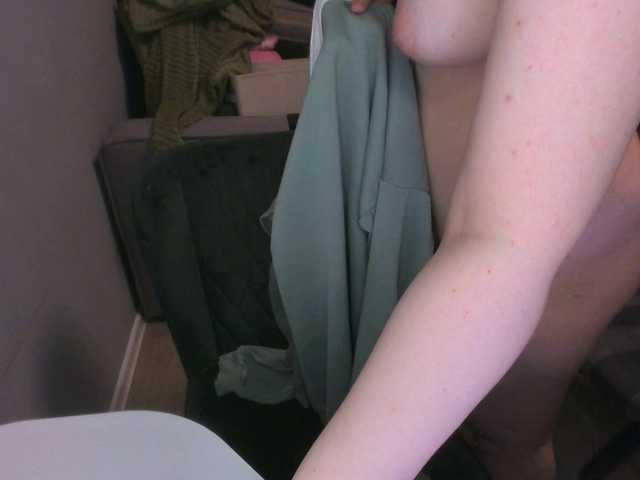 EmmaWise2211 live cam on BongaCams