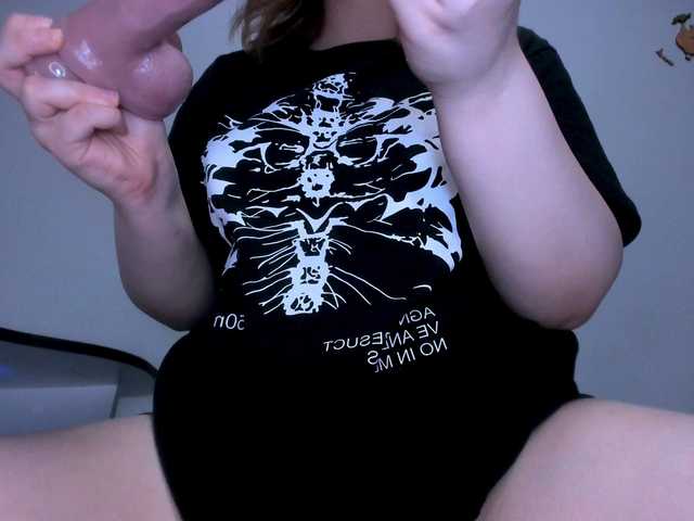 EmmaWise2211 live cam on BongaCams