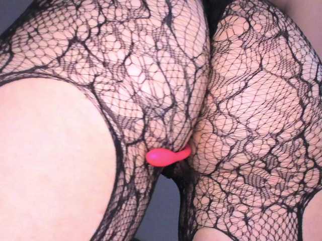 EmmaWise2211 live cam on BongaCams