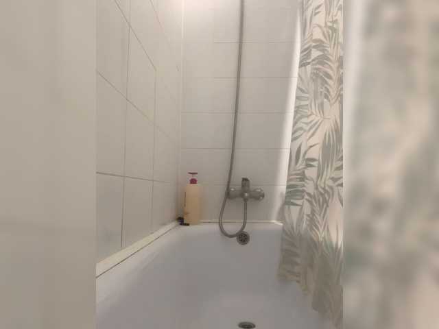 EmmaWise2211 live cam on BongaCams