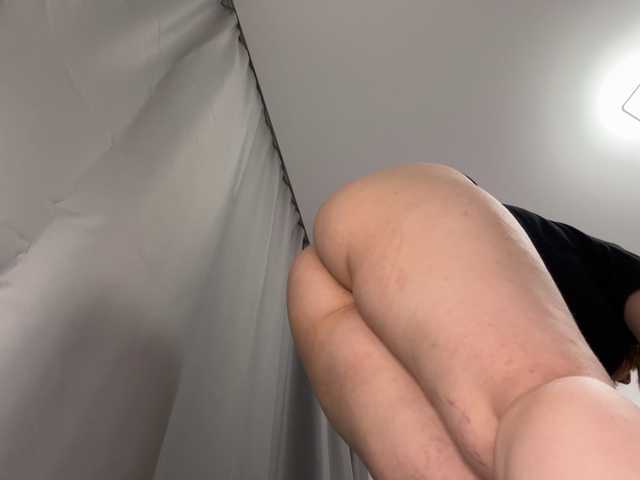 EmmaWise2211 live cam on BongaCams