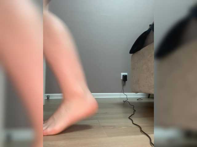 EmmaWise2211 live cam on BongaCams