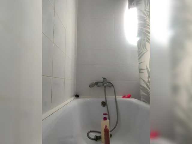 EmmaWise2211 live cam on BongaCams