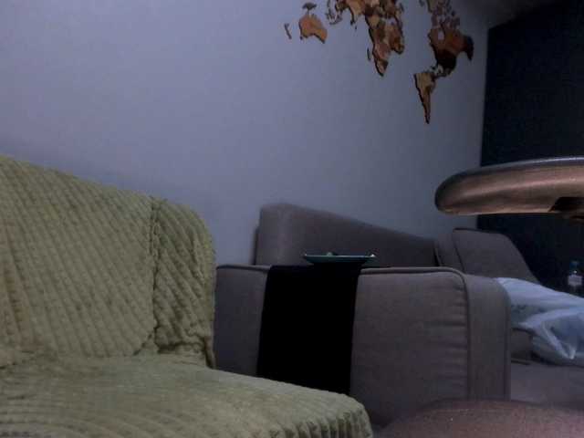 EmmaWise2211 live cam on BongaCams