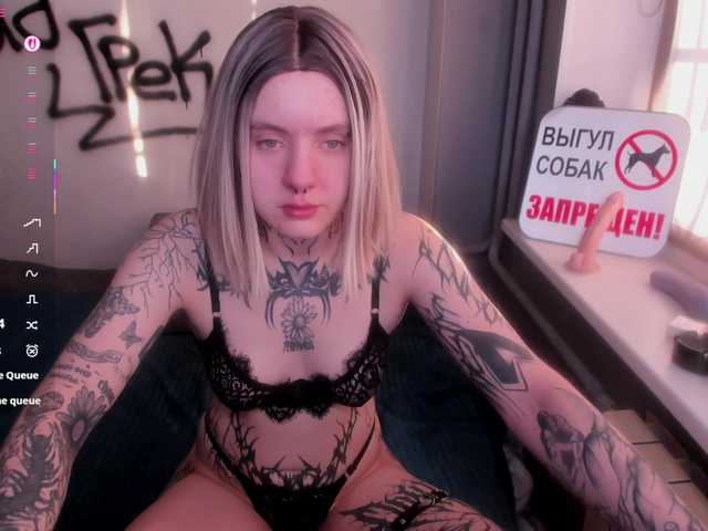 MonikaLowww's BongaCams show and profile