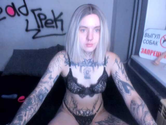 MonikaLowww live cam preview