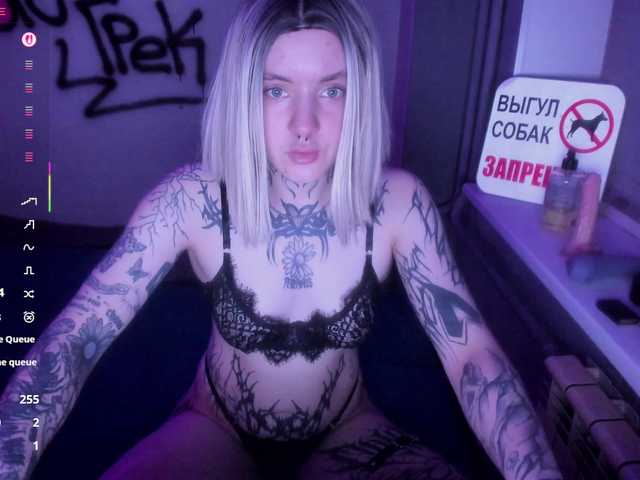 MonikaLowww's BongaCams show and profile