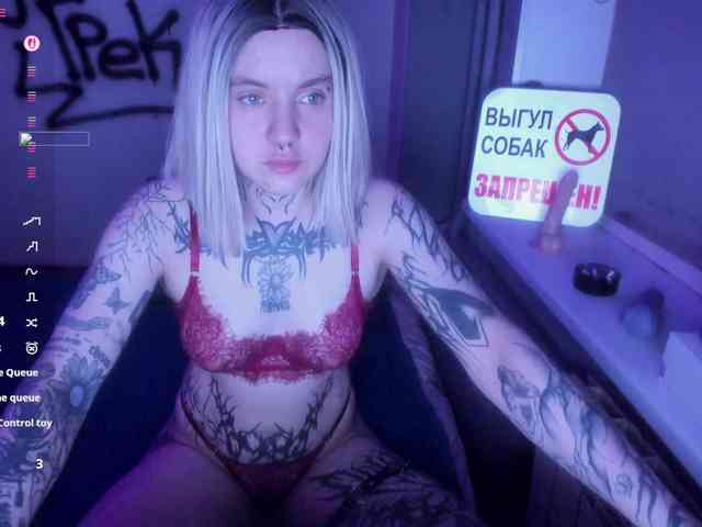 MonikaLowww webcam