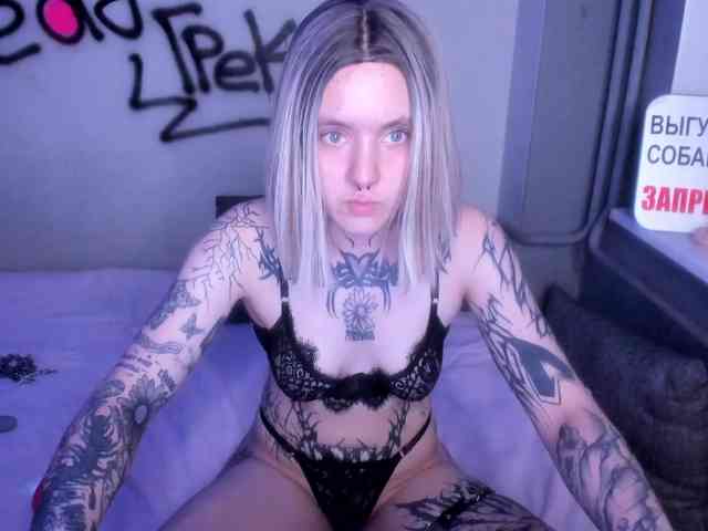 MonikaLowww webcam