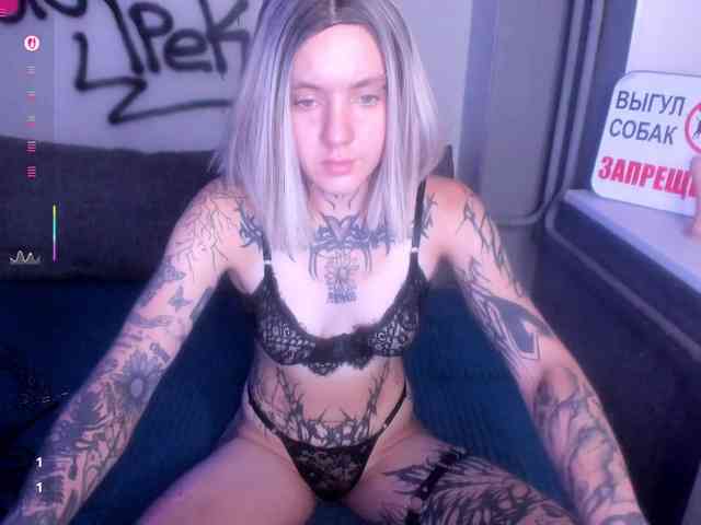 MonikaLowww webcam