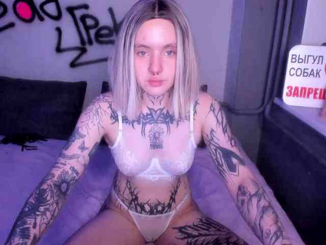 MonikaLowww webcam