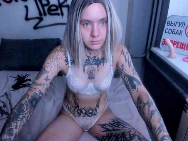 MonikaLowww webcam