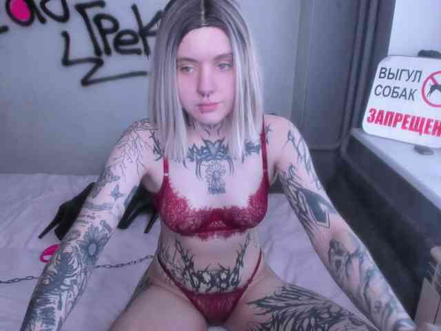 MonikaLowww webcam