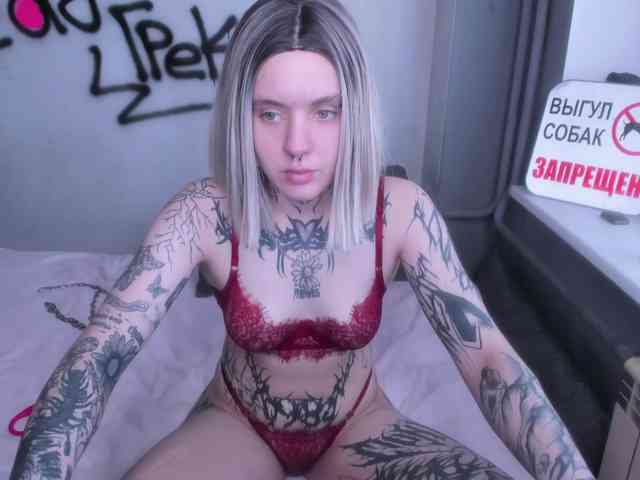 MonikaLowww webcam
