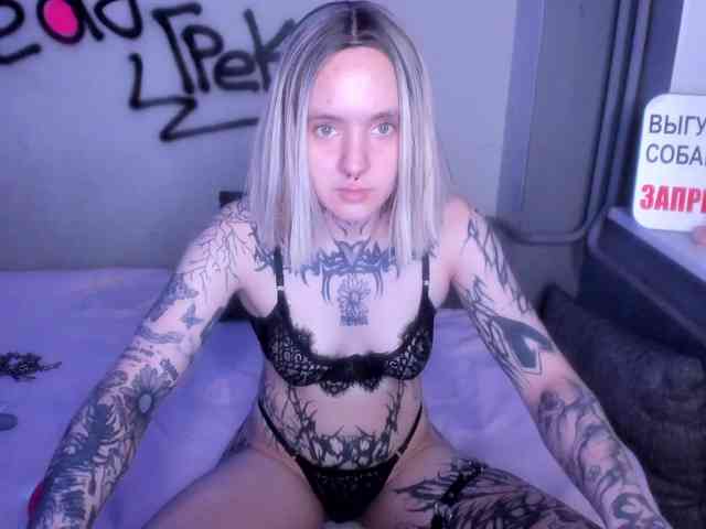 MonikaLowww webcam