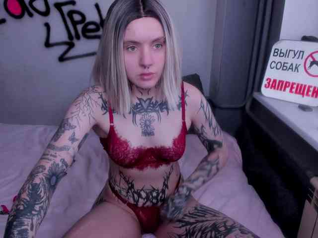 MonikaLowww webcam