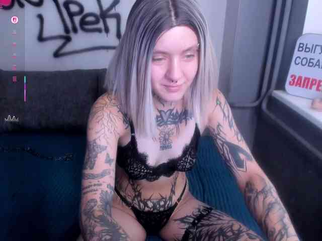 MonikaLowww webcam