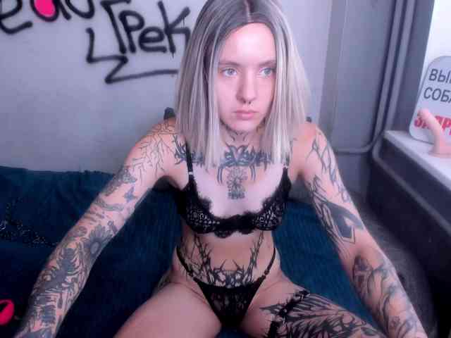 MonikaLowww webcam