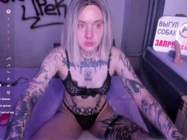 MonikaLowww webcam
