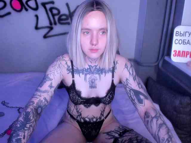 MonikaLowww webcam