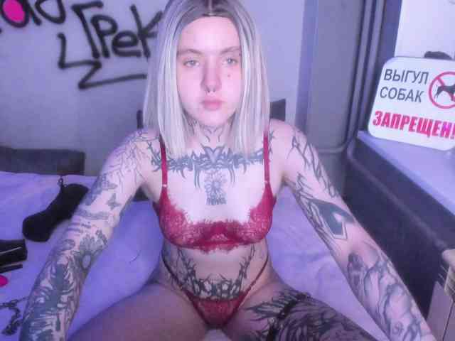 MonikaLowww webcam