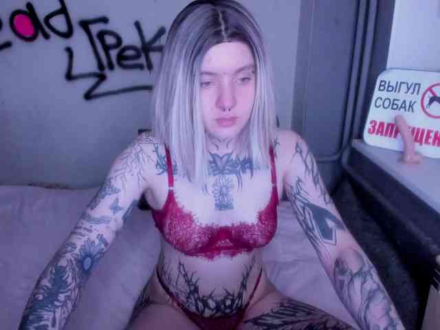 MonikaLowww webcam