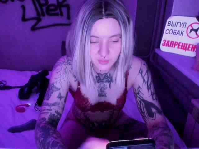 MonikaLowww webcam