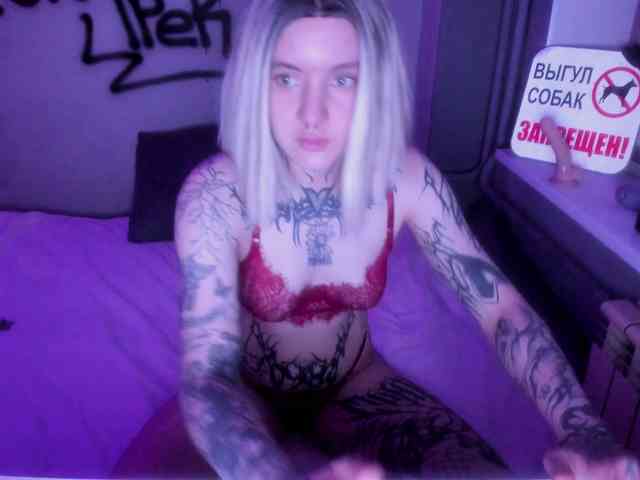MonikaLowww webcam
