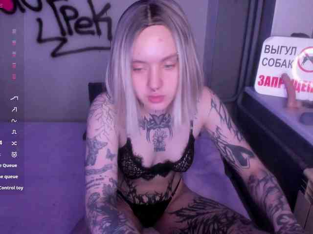 MonikaLowww webcam