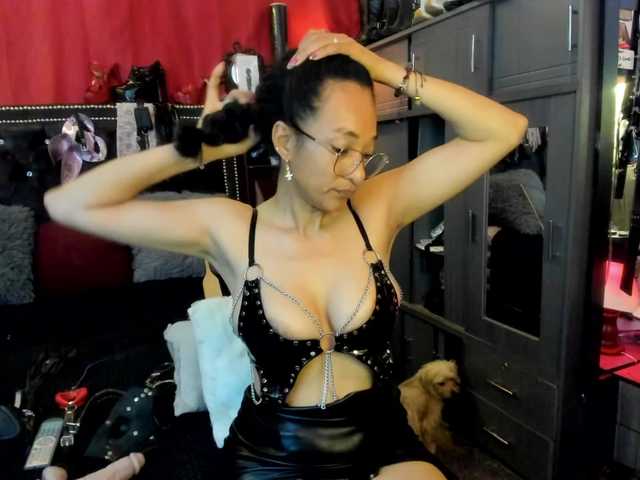 Ameliemartinez live cam on BongaCams
