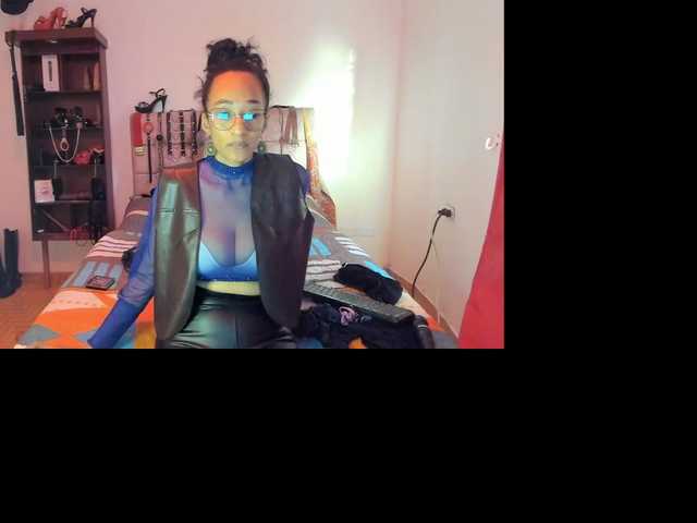 Ameliemartinez live webcam show