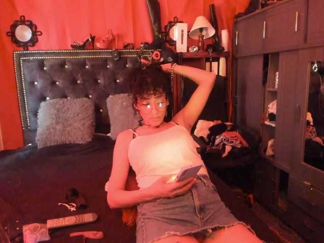 Ameliemartinez live cam on BongaCams