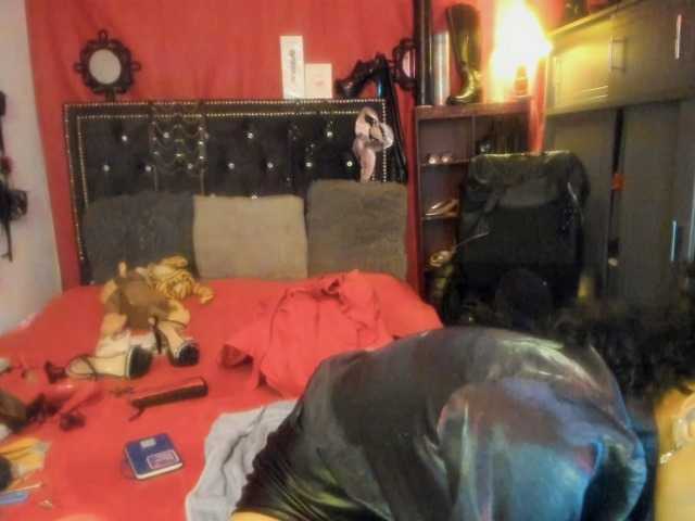 Ameliemartinez live cam on BongaCams
