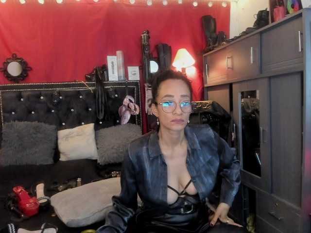 Ameliemartinez live cam on BongaCams