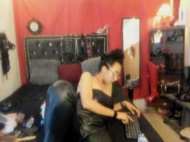 Ameliemartinez live cam on BongaCams