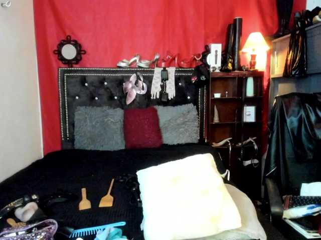Ameliemartinez live cam on BongaCams