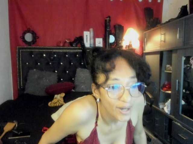 Ameliemartinez — live female cam