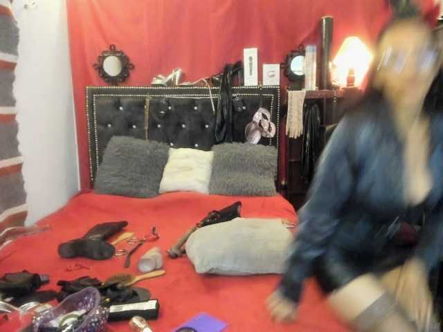 Ameliemartinez live cam on BongaCams