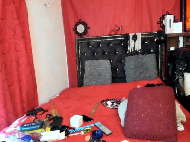 Ameliemartinez live cam on BongaCams