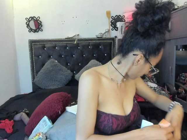 Ameliemartinez live webcam show