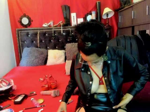 Ameliemartinez live cam preview