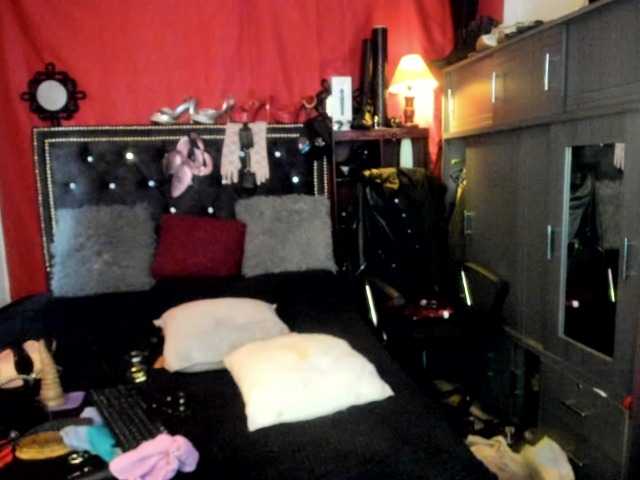 Ameliemartinez live cam on BongaCams