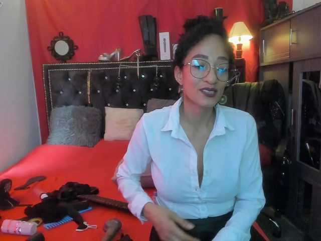 Ameliemartinez live cam preview