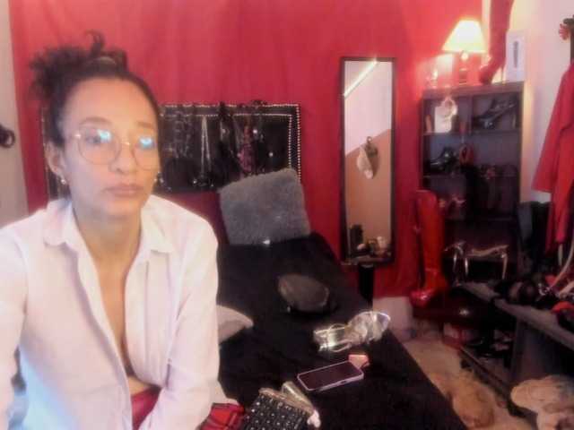 Ameliemartinez live cam on BongaCams