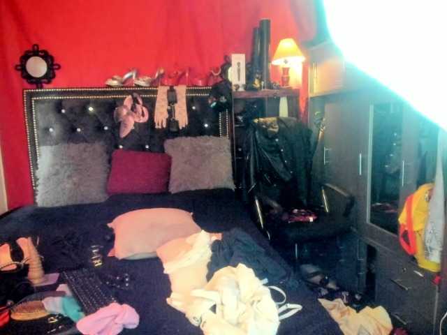 Ameliemartinez live cam on BongaCams