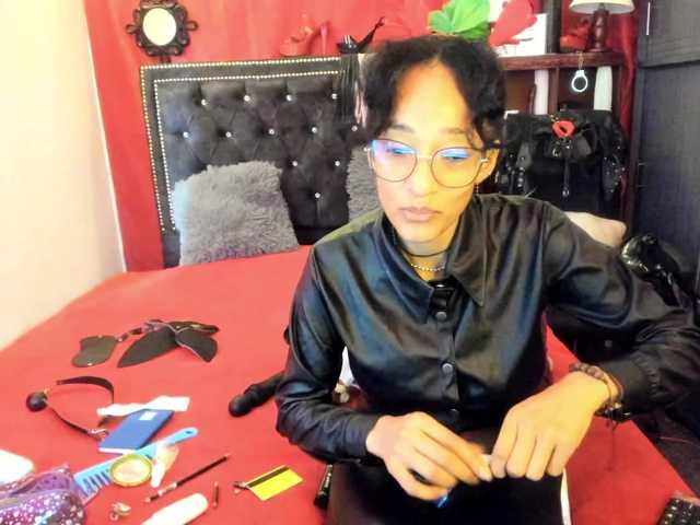 Ameliemartinez live cam on BongaCams