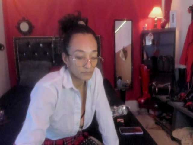 Ameliemartinez live cam preview